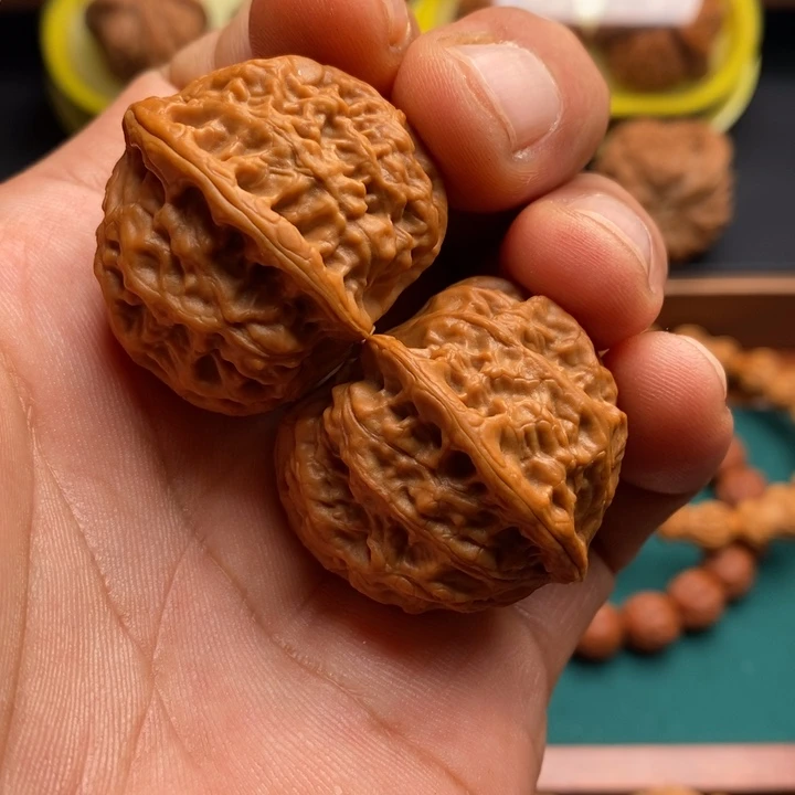 文玩核桃吊坠龙尊元宝