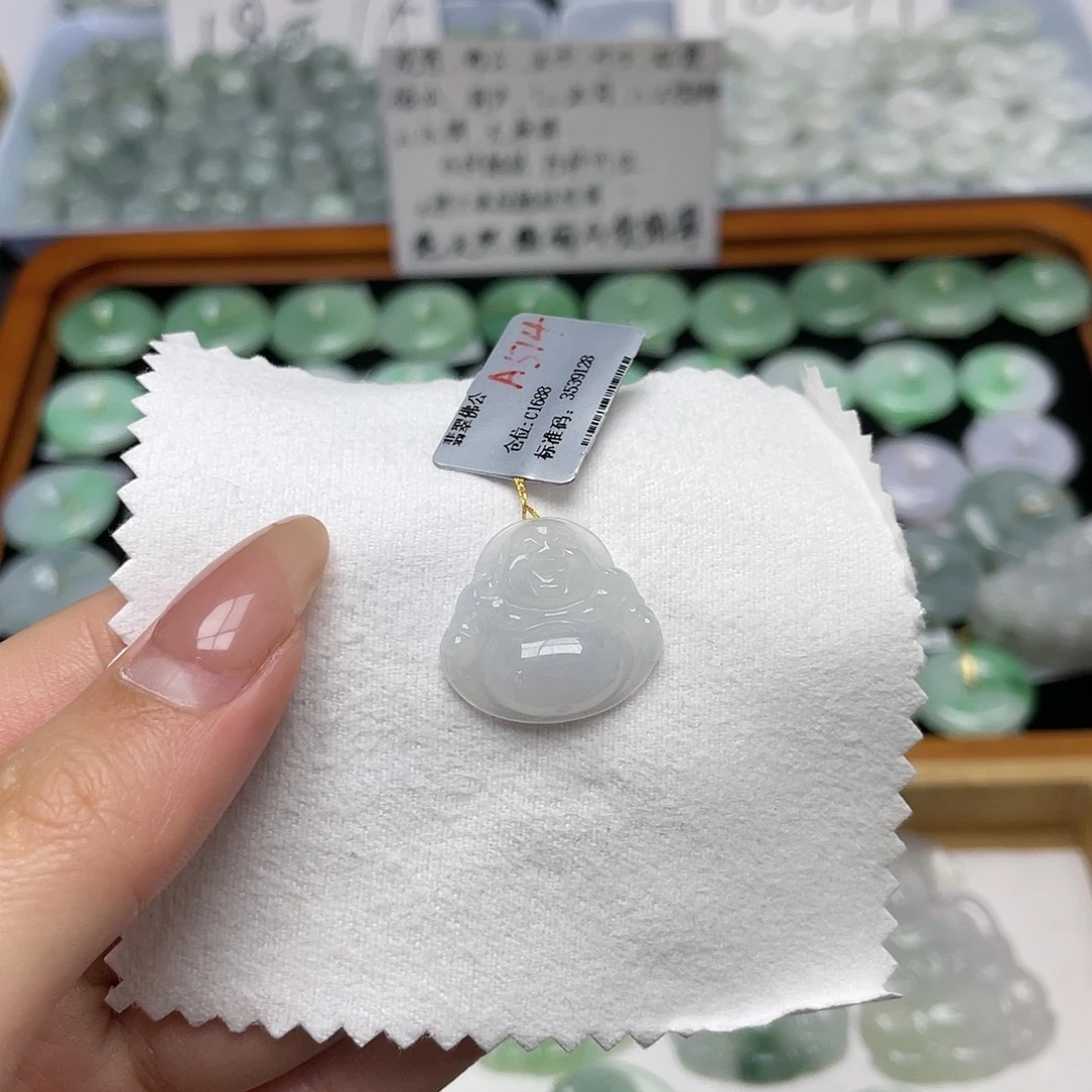 翡翠未镶嵌颈饰佛公