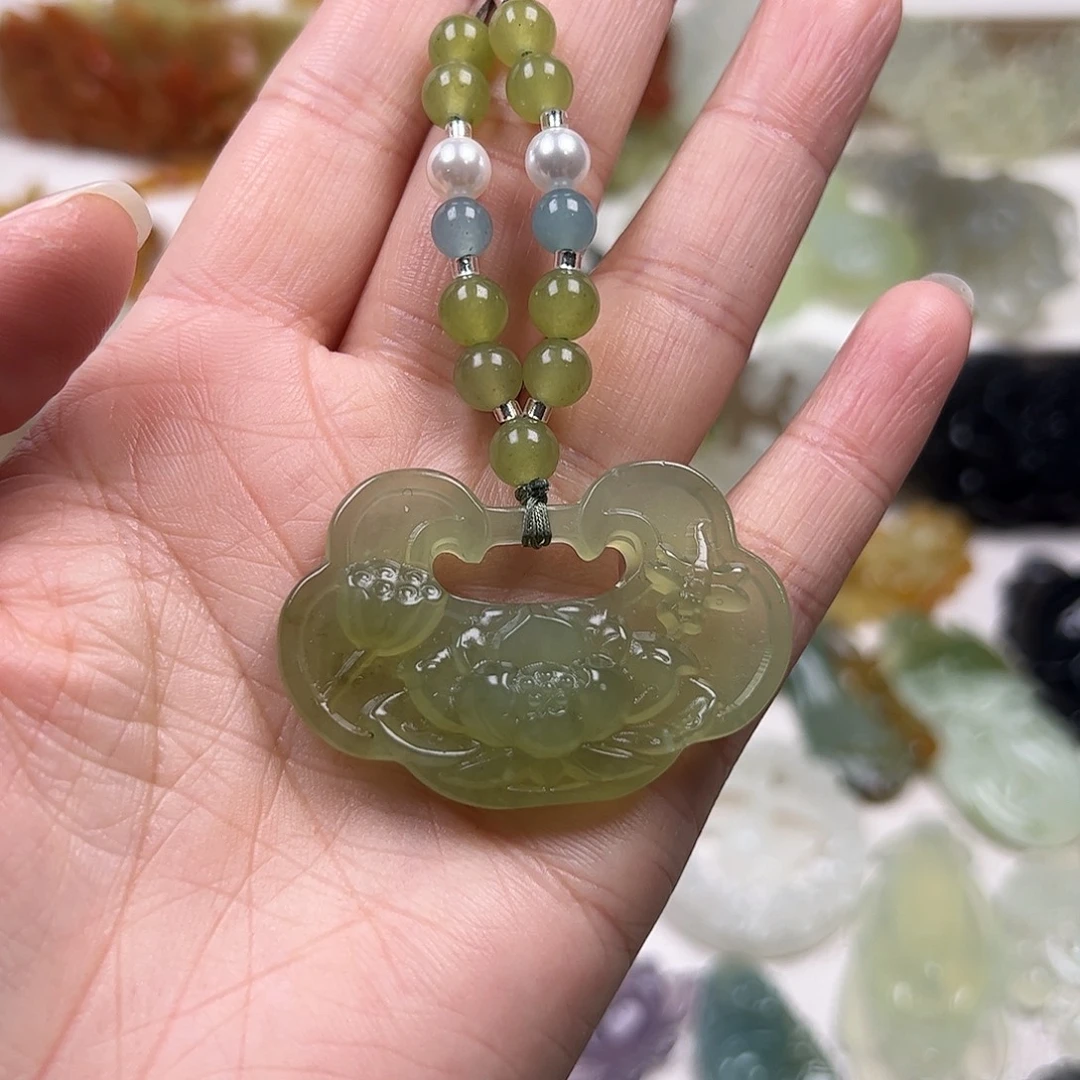 蛇纹石玉未镶嵌颈饰