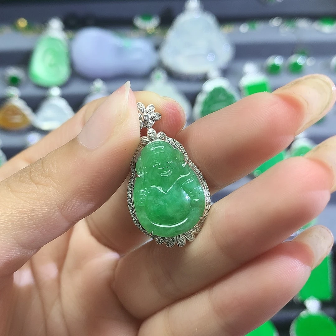 翡翠18K金镶嵌颈饰吊坠