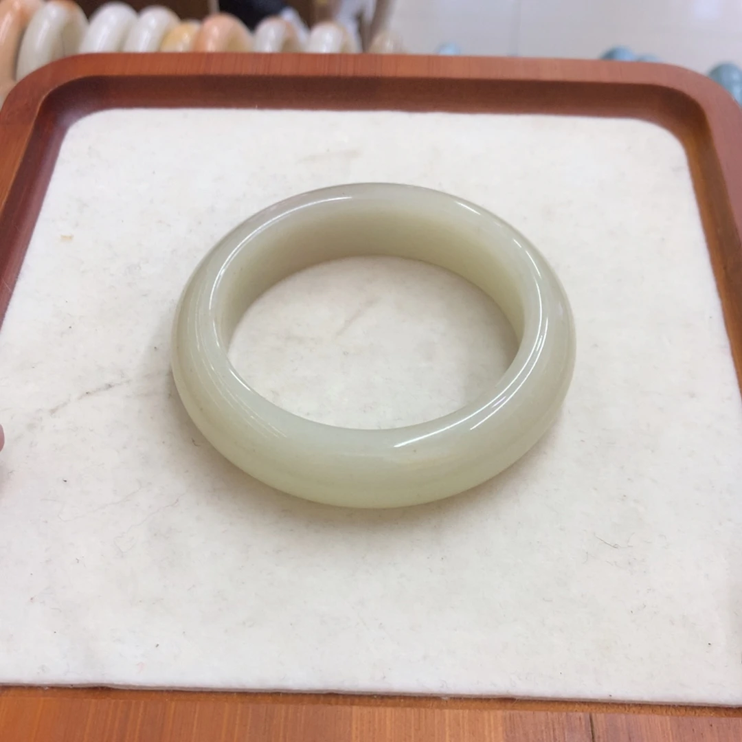 石英质玉未镶嵌手镯