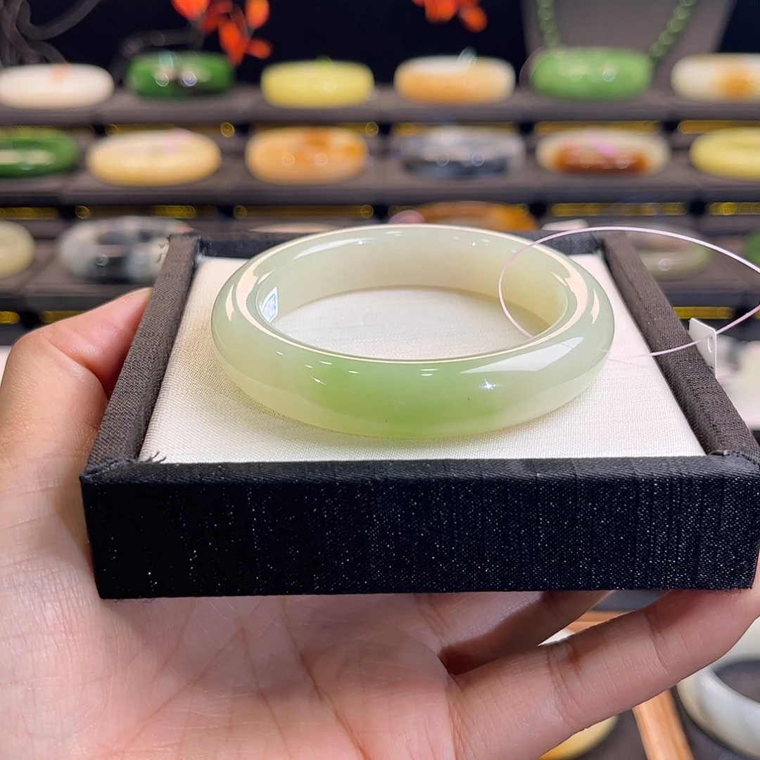 和田玉未镶嵌手镯翠青