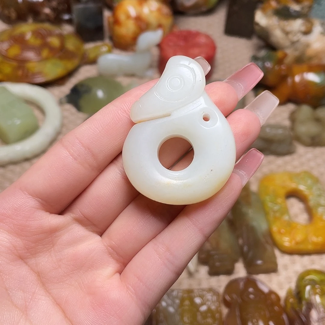 蛇纹石玉未镶嵌颈饰