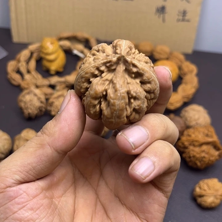 闪***手吊坠桃核霸王龙三棱