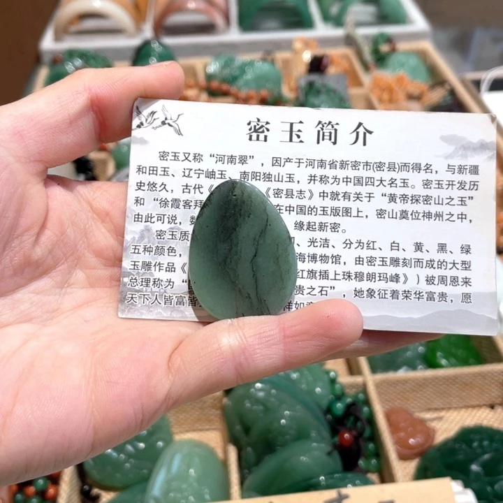 石英质玉未镶嵌颈饰