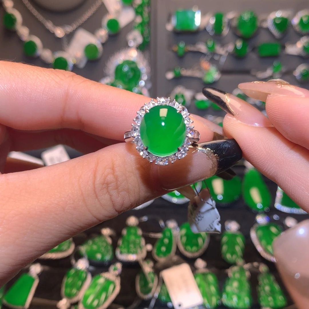 翡翠戒指18K金镶嵌蛋面