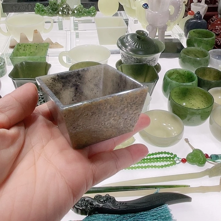 和田玉挂件未镶嵌海**?