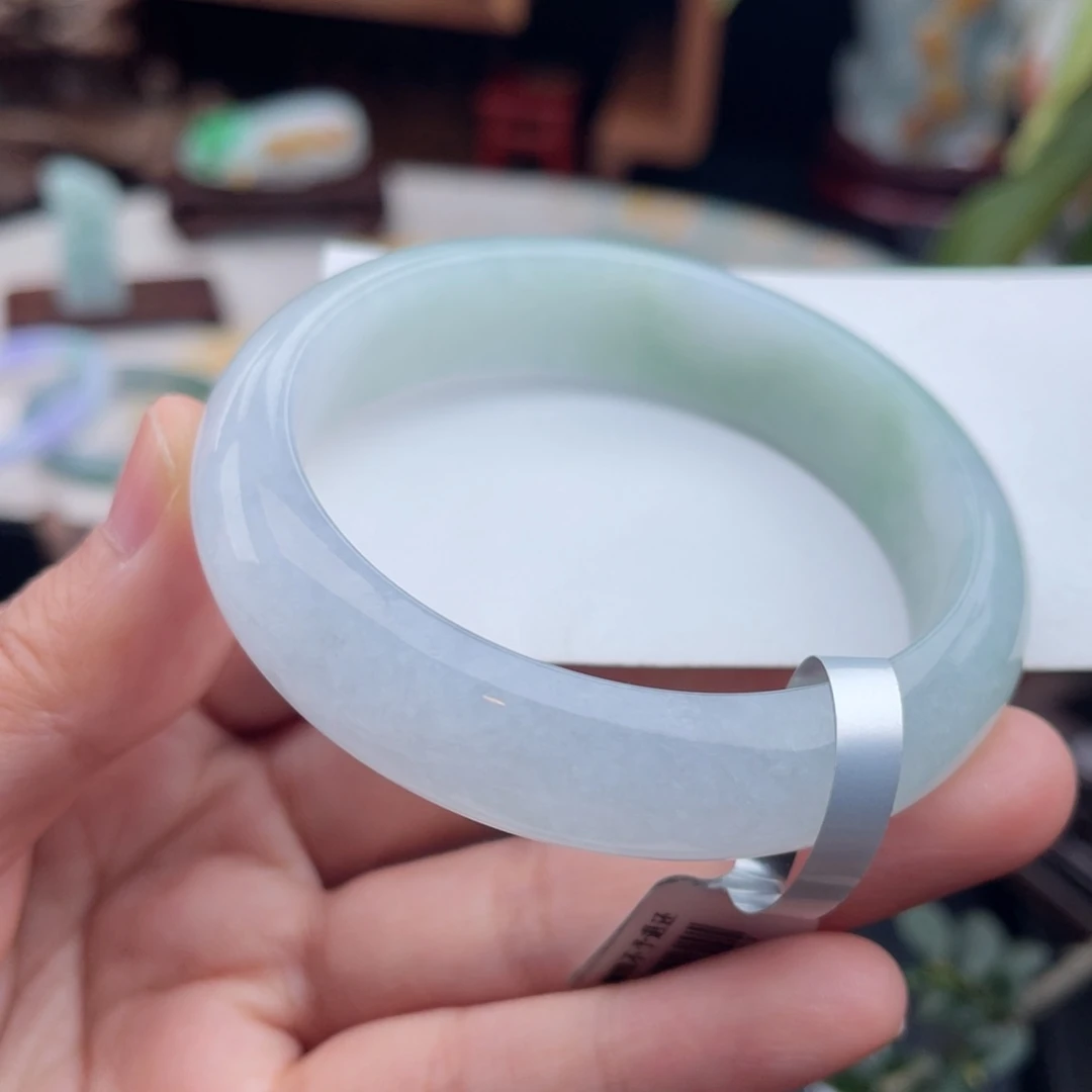 未镶嵌手镯翡翠带绿