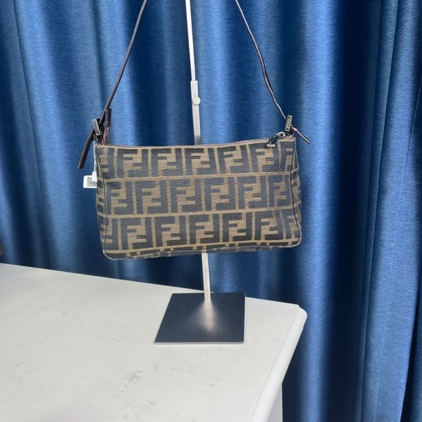 95新 FENDI/芬迪 暮野/芬迪单肩法棍包/21024