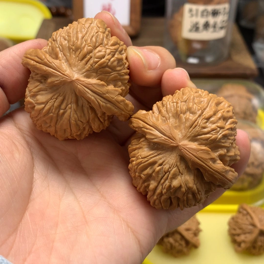 文玩核桃把件45白狮子