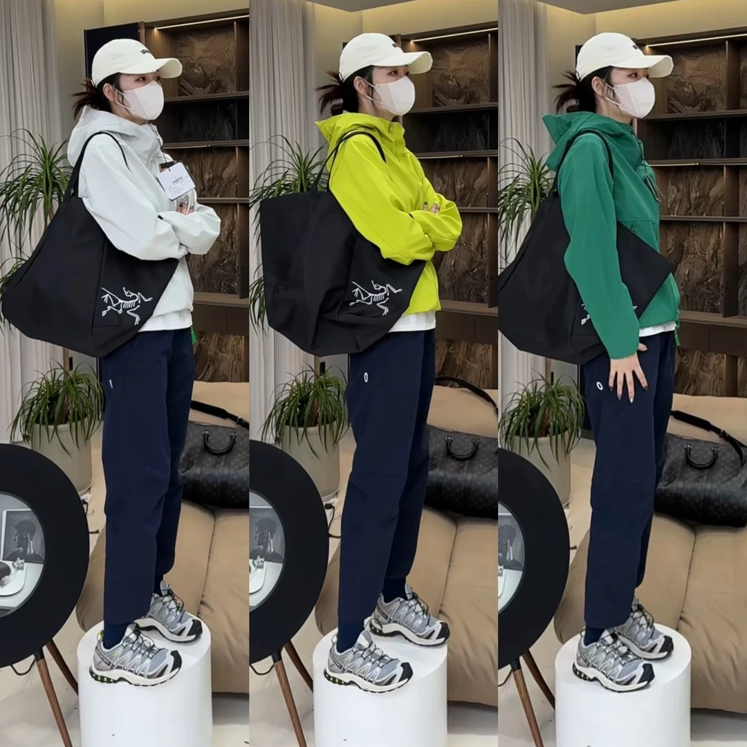 户外轻量化男女情侣同款春秋潮流百搭连帽软壳冲锋衣夹克外套