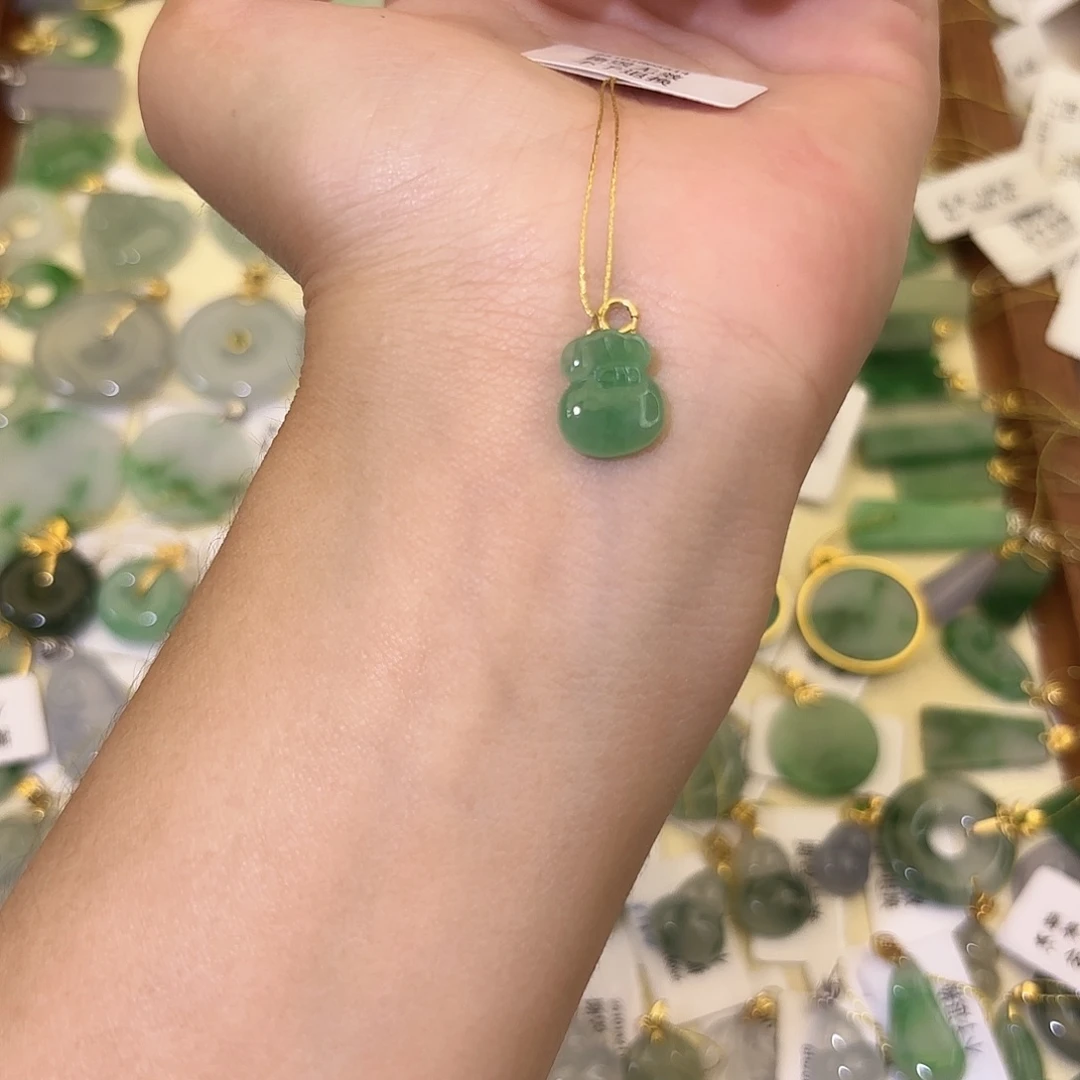 翡翠18K金镶嵌颈饰钱袋