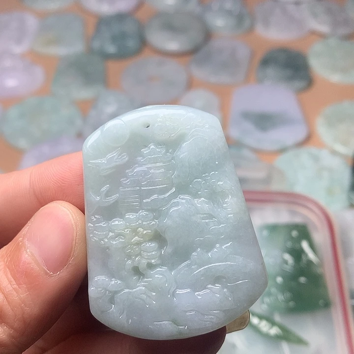 翡翠未镶嵌颈饰山水