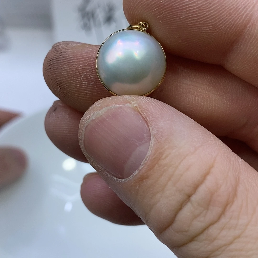 18K金镶嵌拼合珍珠（马贝珠）颈饰