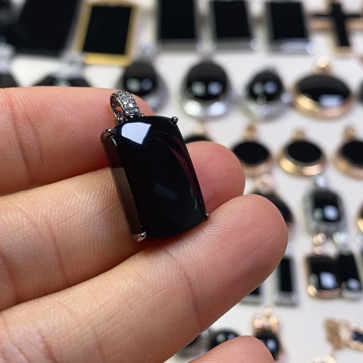 翡翠18K金镶嵌颈饰缅甸天然翡翠墨翠