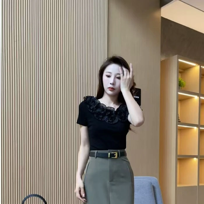 【梦婷家】夏季黑色立体花朵别致独特洋气显瘦上衣休闲轻熟-25647