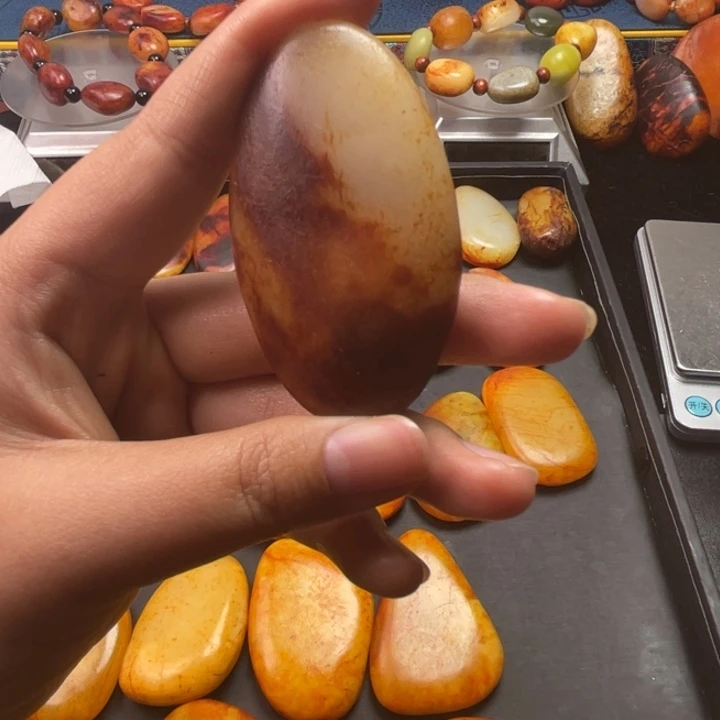 携***_和田玉未镶嵌颈饰