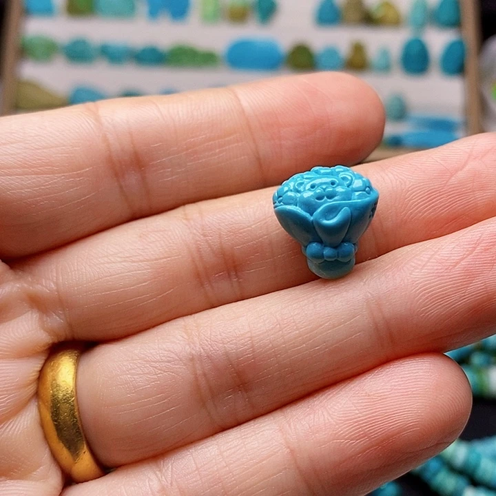 绿松石未镶嵌颈饰