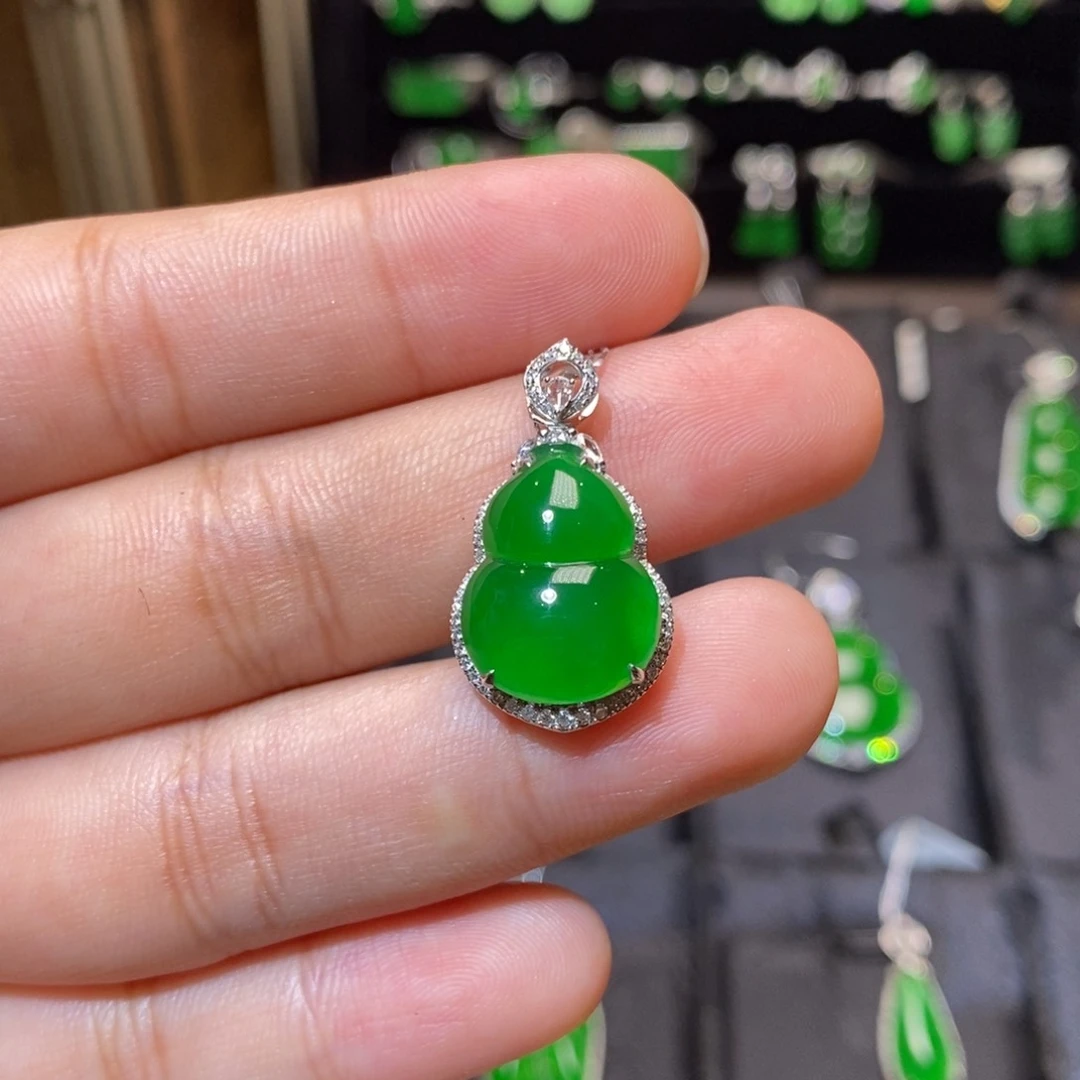 颈饰18K金镶嵌翡翠天然翡翠