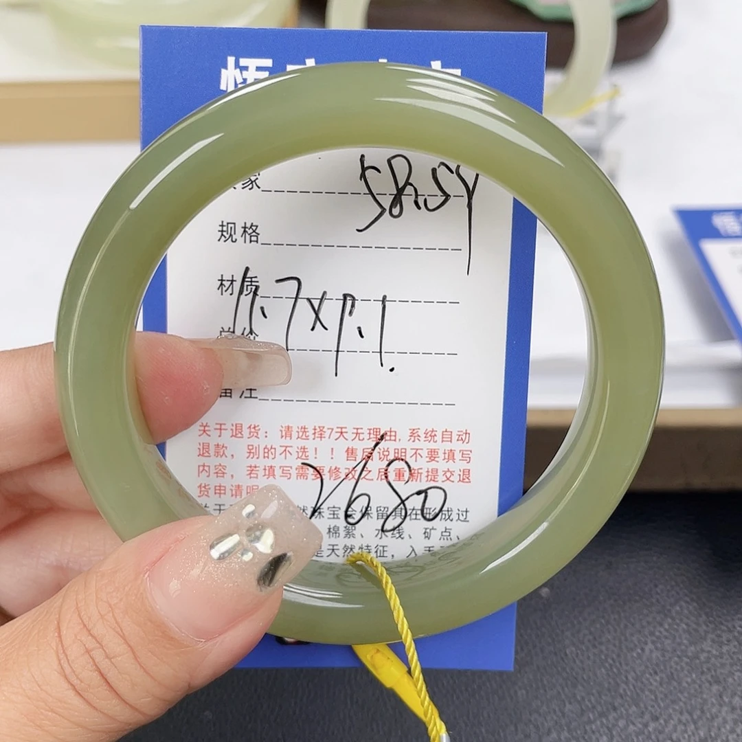 和田玉未镶嵌手镯