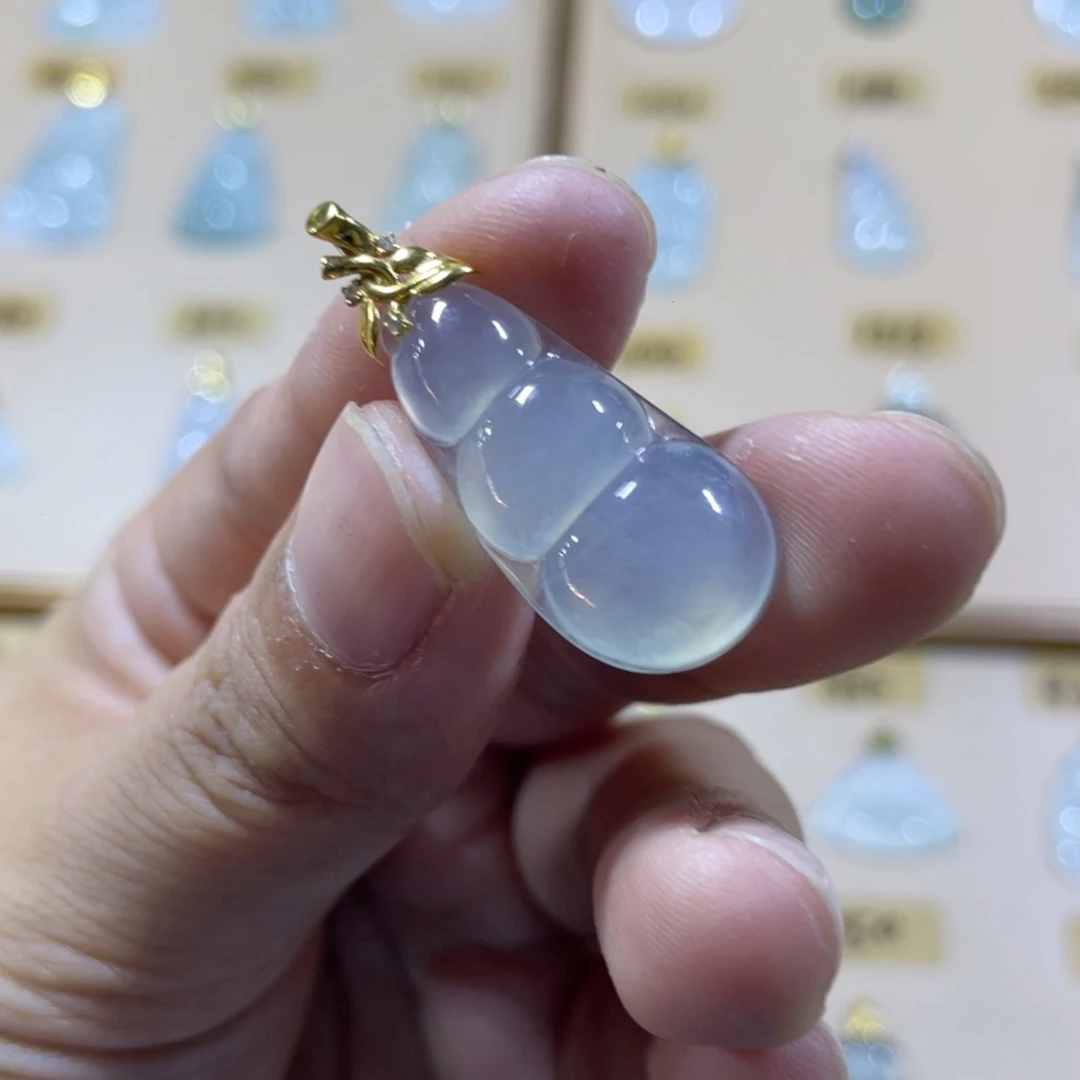 翡翠18K金镶嵌颈饰豆子