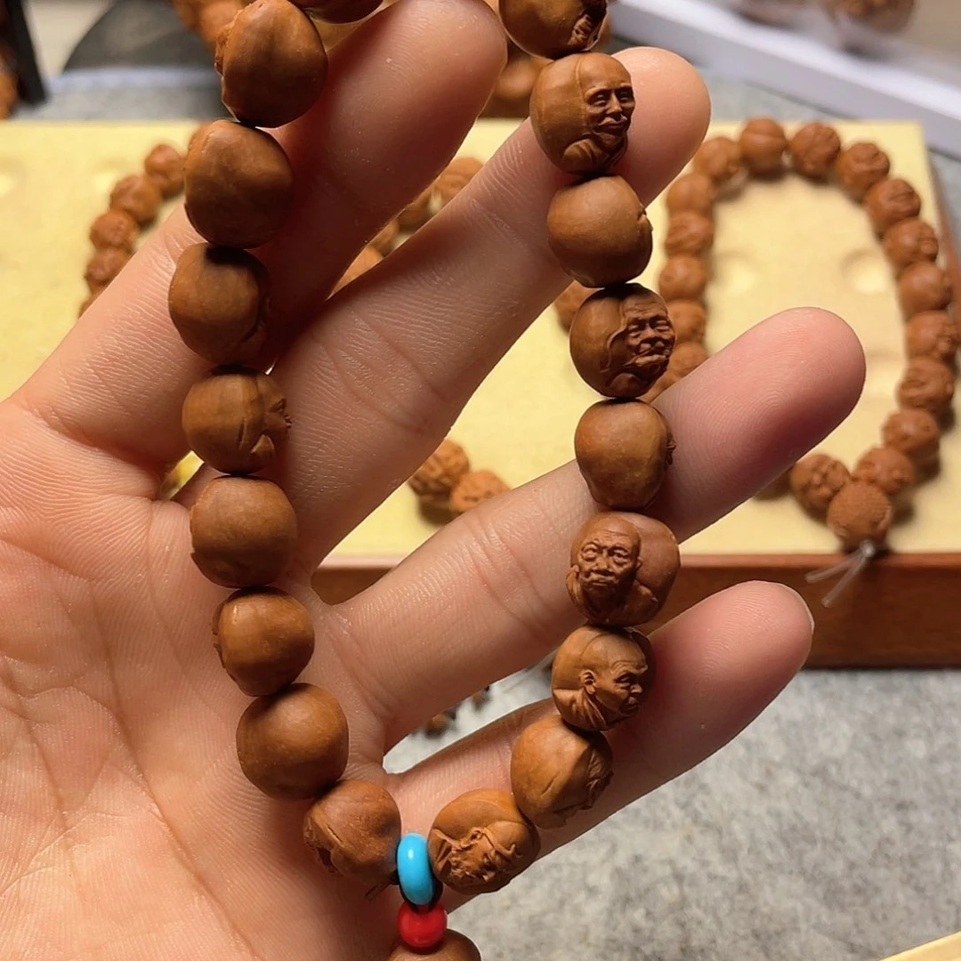 龙纹桃核雕刻三丰罗汉