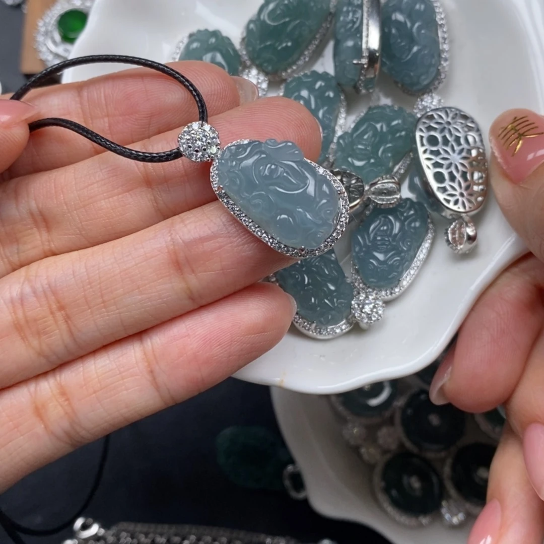 翡翠颈饰未镶嵌翡翠