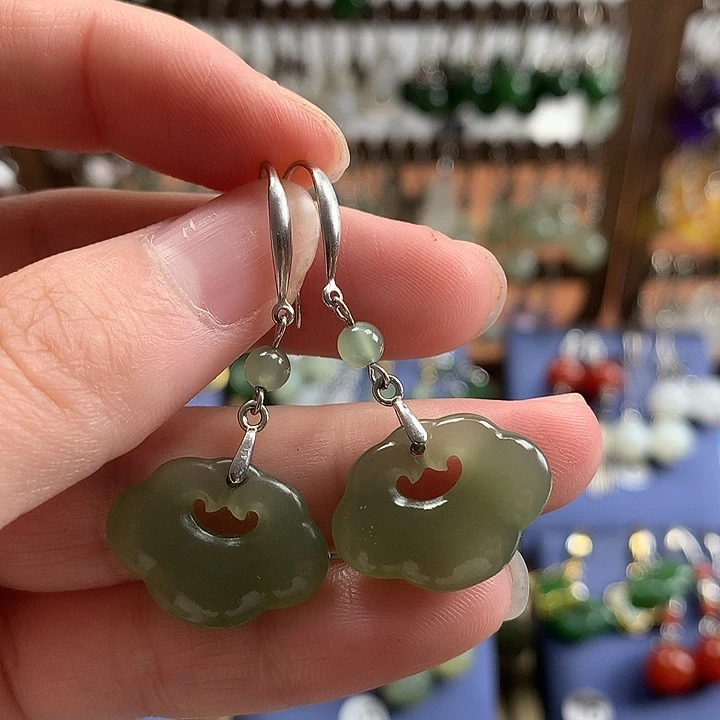 和田玉银S925镶嵌耳饰如意锁湖水绿