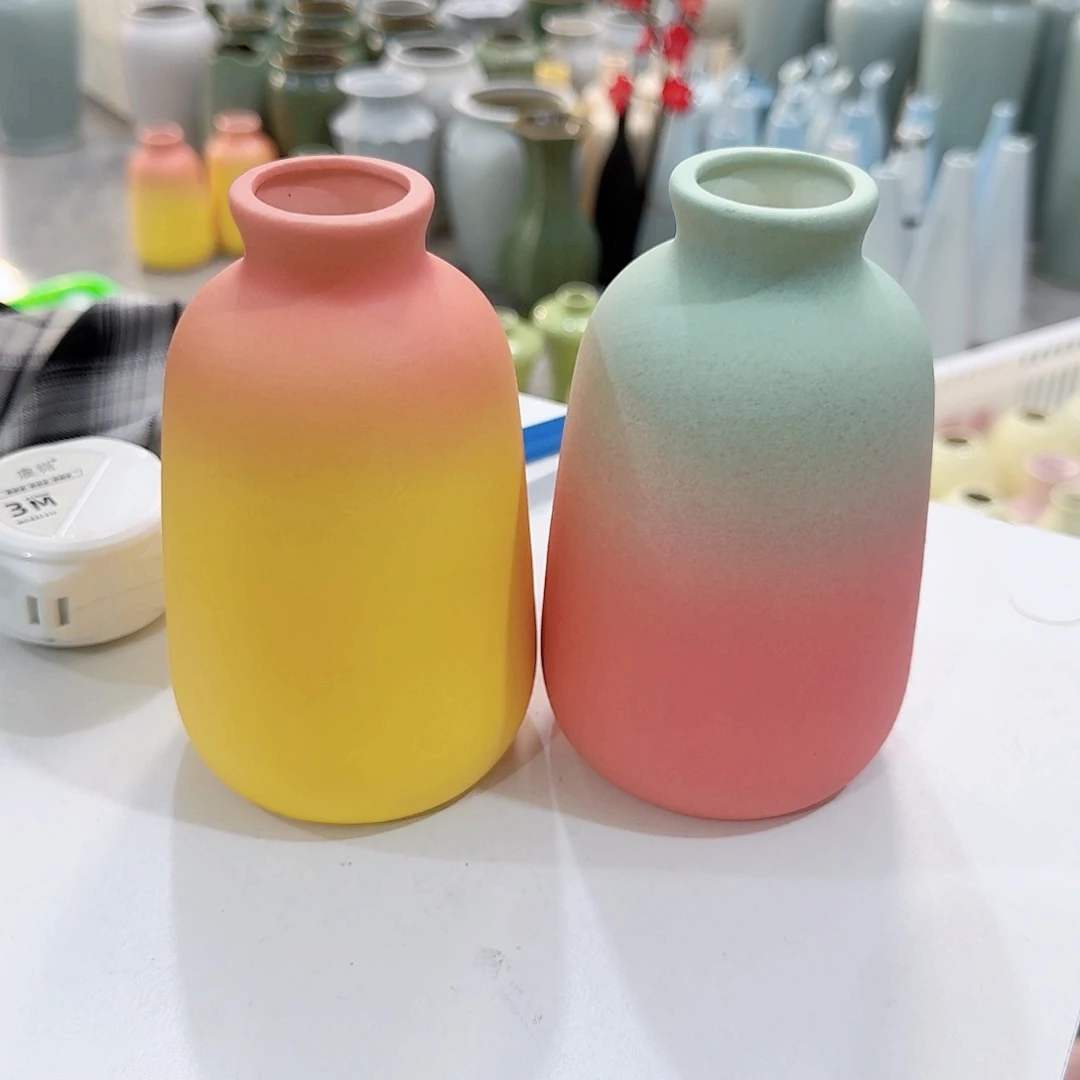 两个小花瓶高14厘米微瑕