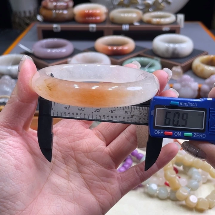 未镶嵌手镯石英质玉