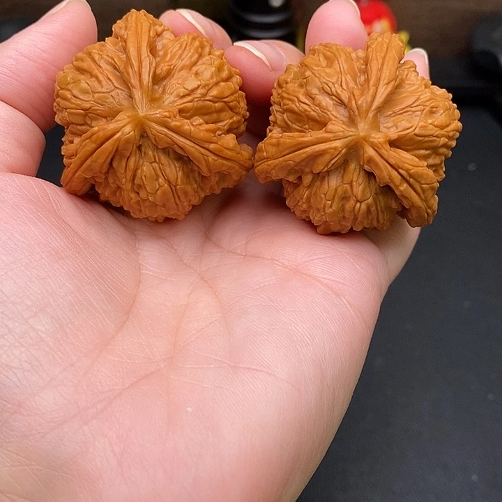 何***谐文玩核桃把件白奔