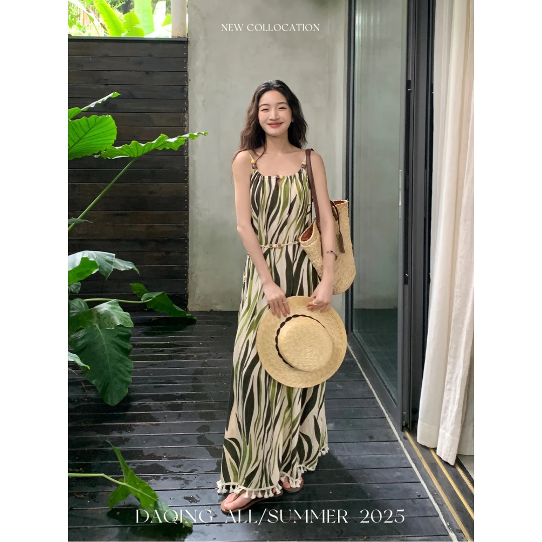 许大晴【柳央】慵懒宽松度假风流苏串珠吊带连衣裙D8A88