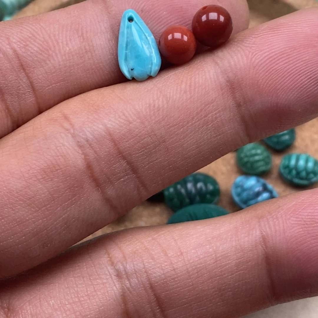 陈***。南红玛瑙未镶嵌珠宝半成品