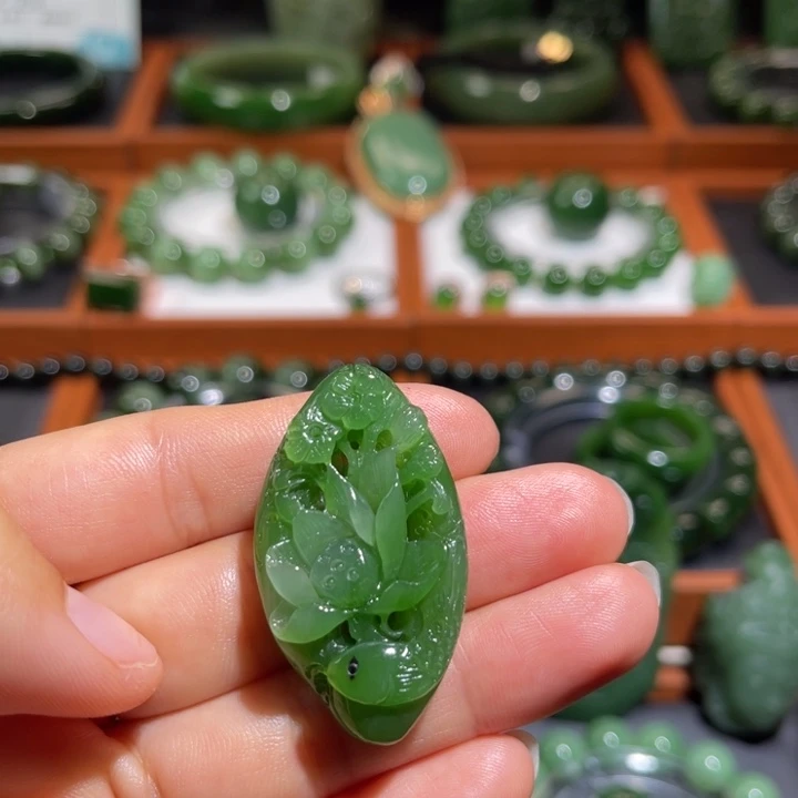 和田玉（碧玉）未镶嵌颈饰