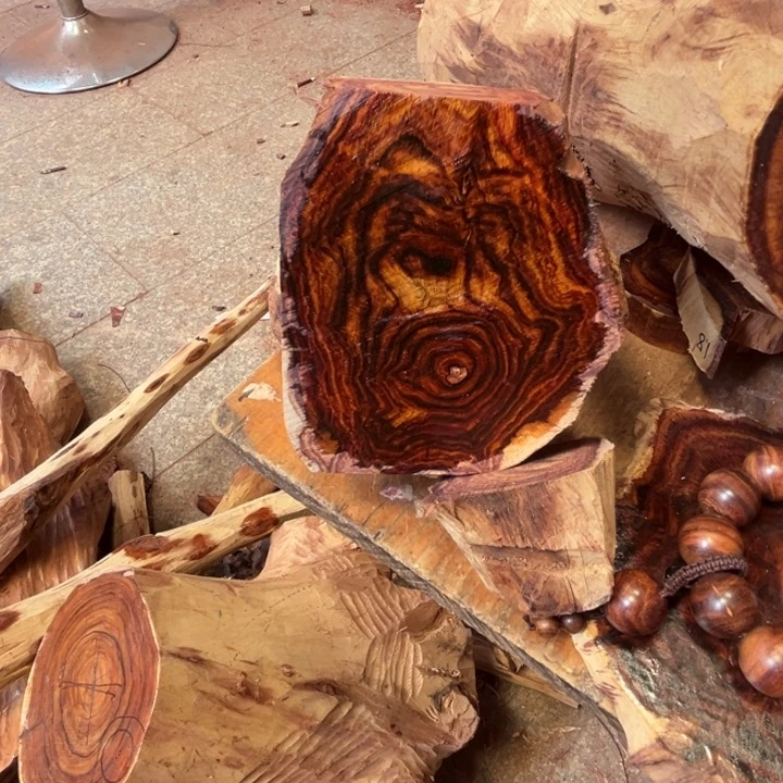 ****黄花梨/降香黄檀把件