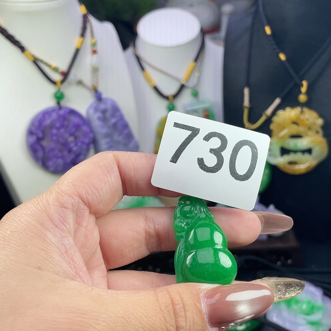 翡翠未镶嵌吊坠(赠链)