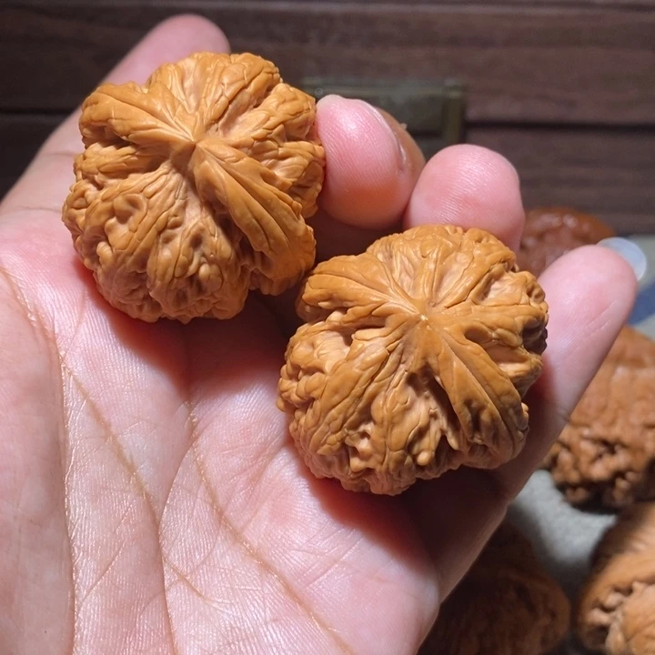 圈***.文玩核桃把件核桃