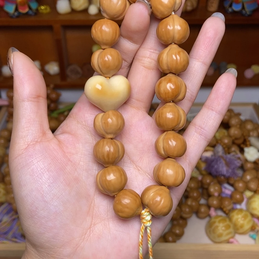 猴头核桃吊坠爱心屁桃手持