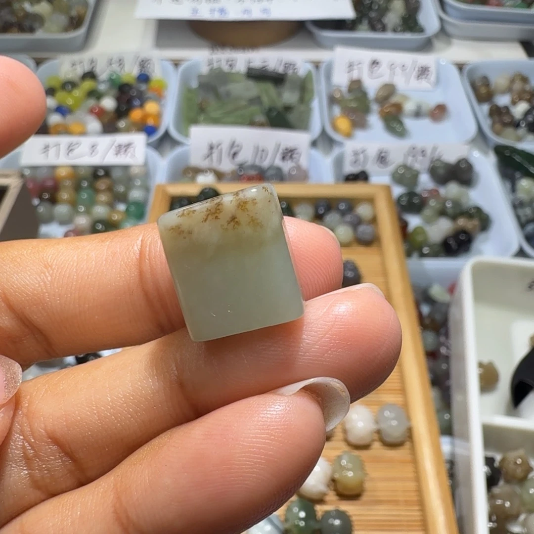 和田玉未镶嵌珠宝奇石