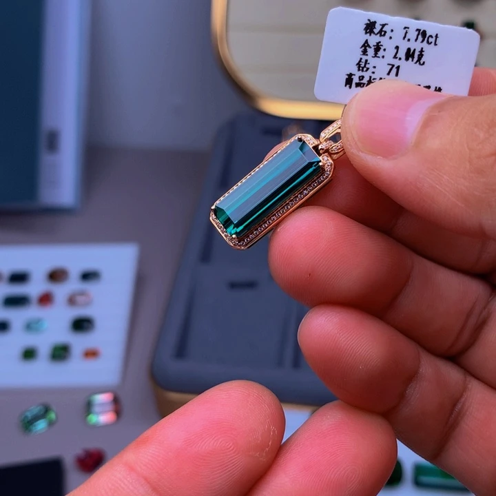 颈饰18K金镶嵌碧玺碧玺