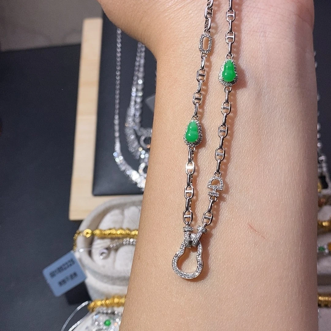 翡翠18K金镶嵌项链