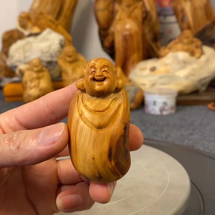 柏木（崖柏）弥勒佛手把件