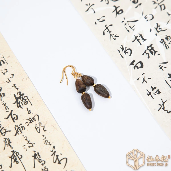 沉香海南莺歌绿奇楠·水滴随形沉香耳钉耳饰（多样性发一）