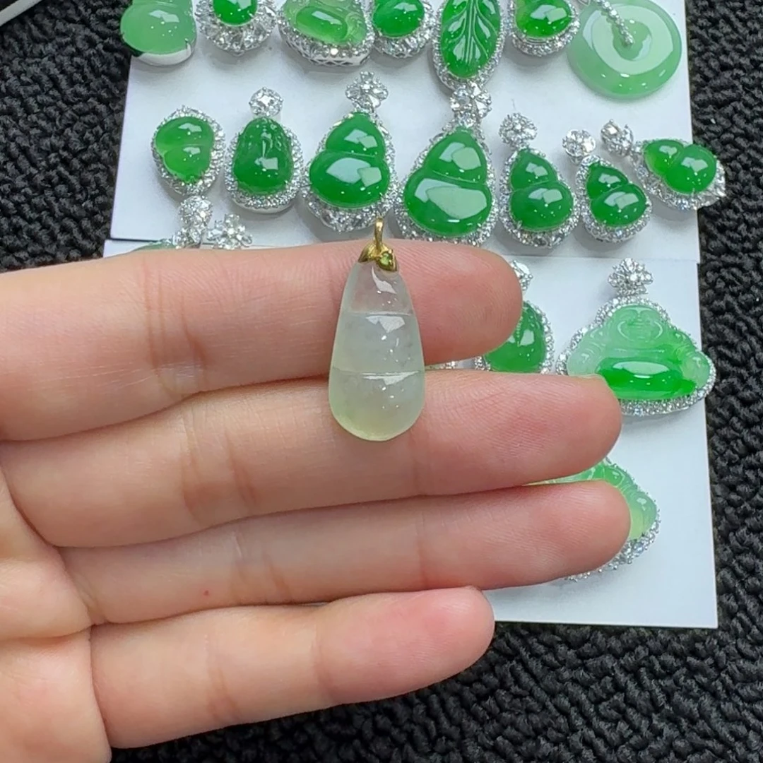 翡翠18K金镶嵌吊坠(不含链)福豆