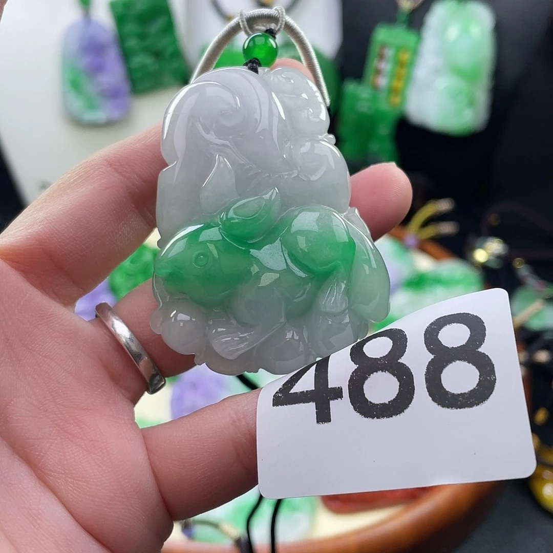 翡翠未镶嵌吊坠(赠链)