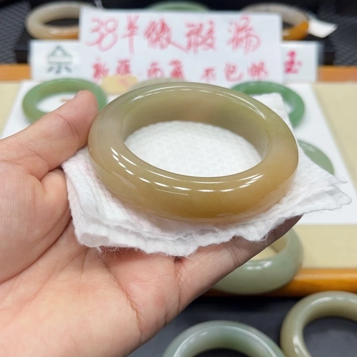 未镶嵌手镯石英质玉知**乐