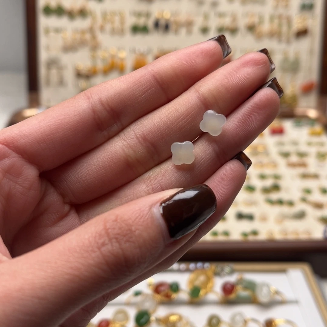 和田玉未镶嵌耳饰