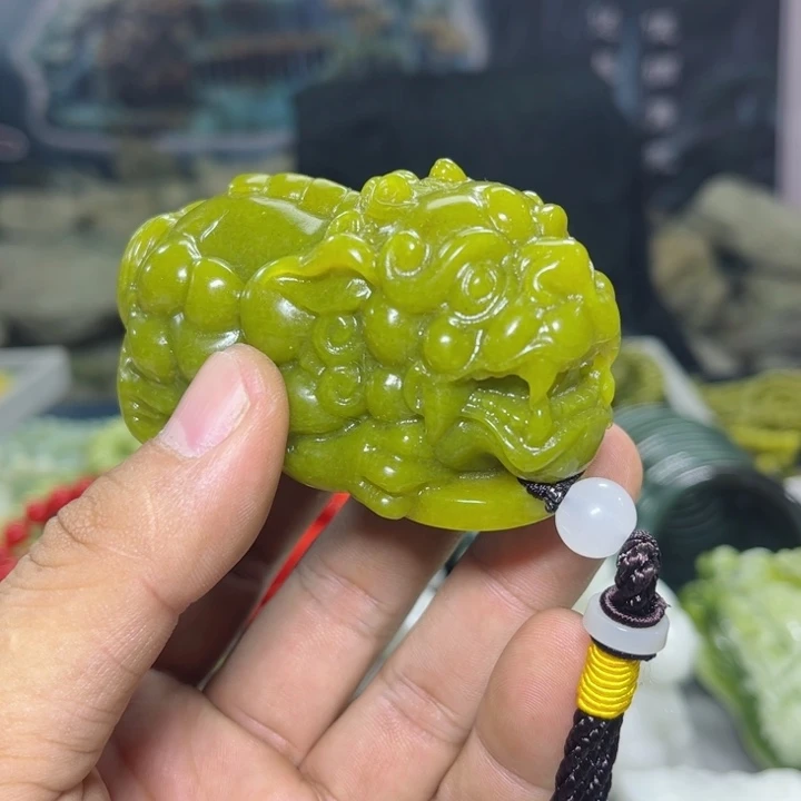 蛇纹石玉手把件未镶嵌