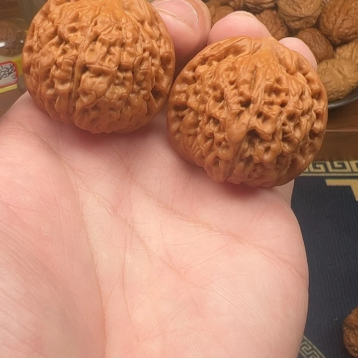 文玩核桃吊坠39莲花虎头
