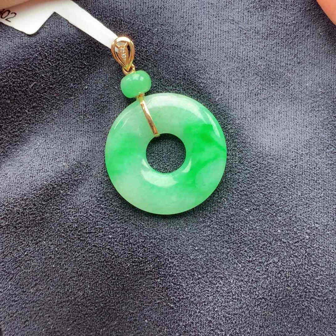 翡翠18K金镶嵌颈饰上新
